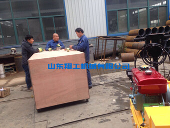 山東翔工機(jī)械小型壓路機(jī)發(fā)貨現(xiàn)場(chǎng)忙！