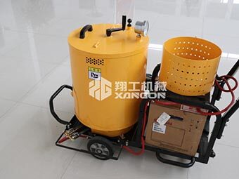 瀝青灌縫機(jī)廠(chǎng)家迎合路面養(yǎng)護(hù)需求，適應(yīng)市場(chǎng)變化