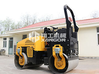 小型壓路機(jī)廠(chǎng)家教你如何正確行使翔工1200壓路機(jī)