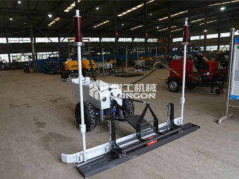 客戶廠房施工，小型激光整平機(jī)助“一臂之力”