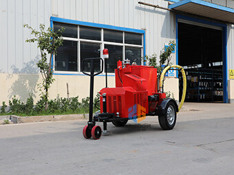 馬路瀝青灌縫機廠家有話說，選對設(shè)備不迷茫！