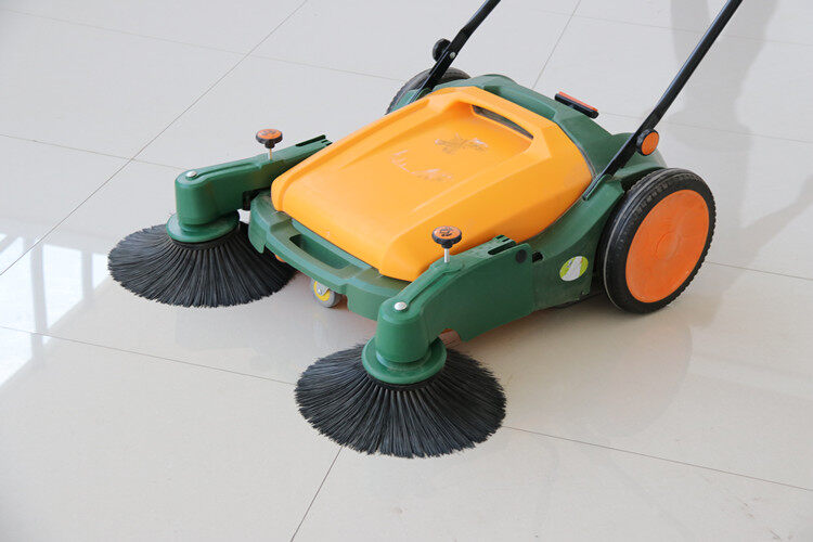工廠地面選擇掃地機(jī)還是洗地機(jī)比較合適？