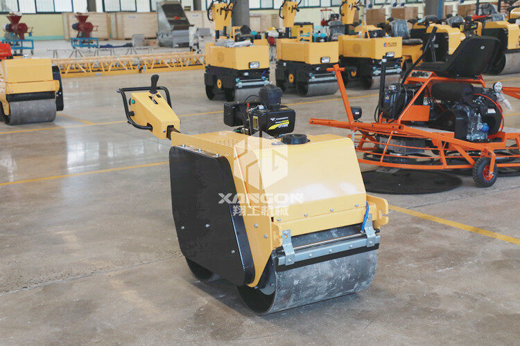 壓路機前面的大滾筒，里面到底裝著什么？