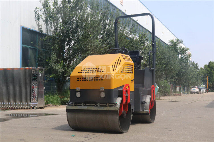 小型壓路機(jī)輪胎如何防老化？保養(yǎng)比什么都重要